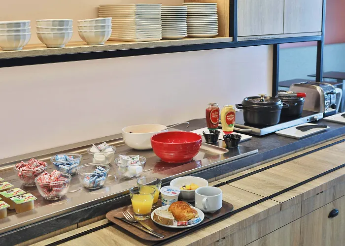 Centre Gare 酒店 莱萨布勒-多洛讷